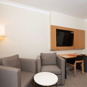 Deluxe Queen & Single Room